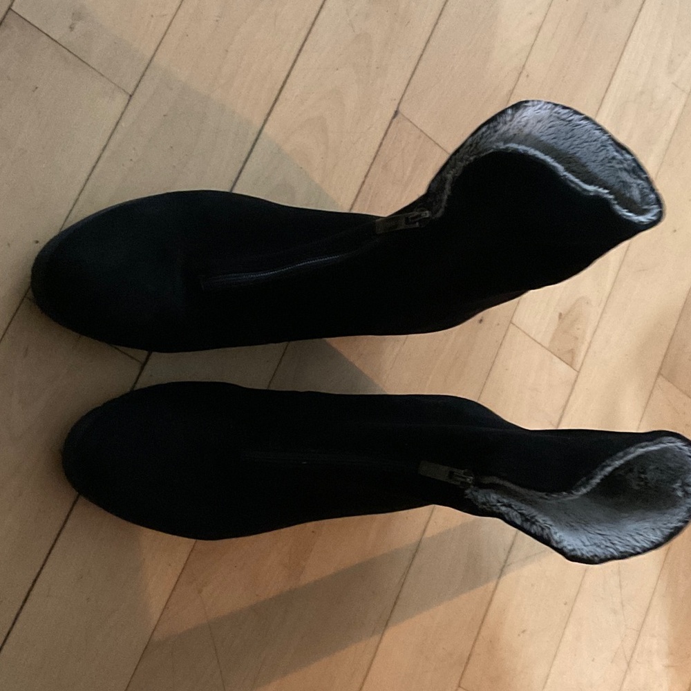 La Canadienne Women's Black Suede Boots